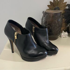 Michael Kors Elegant Black Leather Ankle Boots size 7.5M